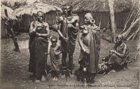 Indigènes et Cases Kikouyous (Afrique Orientale)