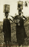 nil (2 women carrying a debe)